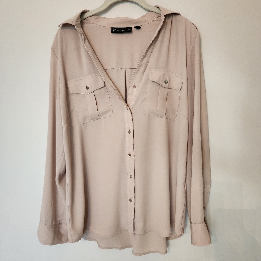 New York & Company long sleeve cream blouse